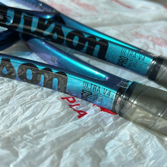 NWT Set of Wilson Ultra Pro 18x20 v4, Grip 2 ( Two rackets) - Picture 5 of 14